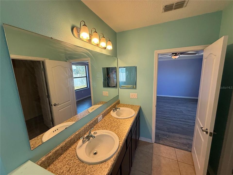 For Sale: $289,000 (4 beds, 2 baths, 1874 Square Feet)