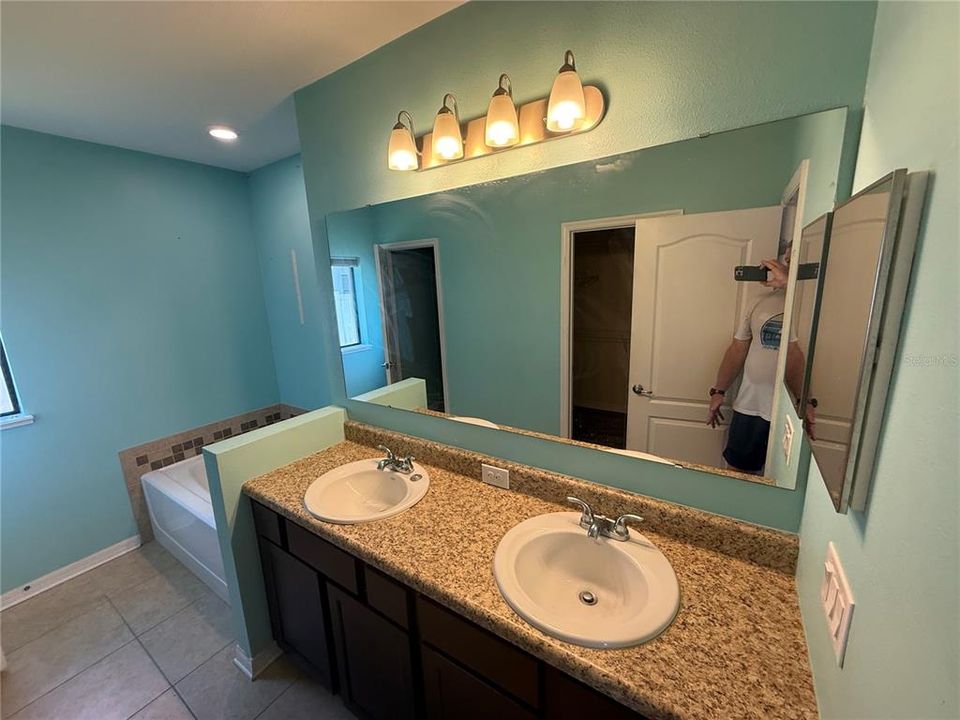 For Sale: $289,000 (4 beds, 2 baths, 1874 Square Feet)