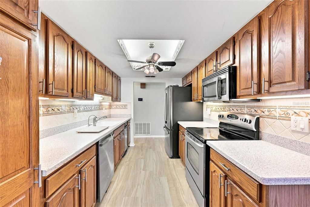 For Sale: $205,000 (2 beds, 2 baths, 1638 Square Feet)