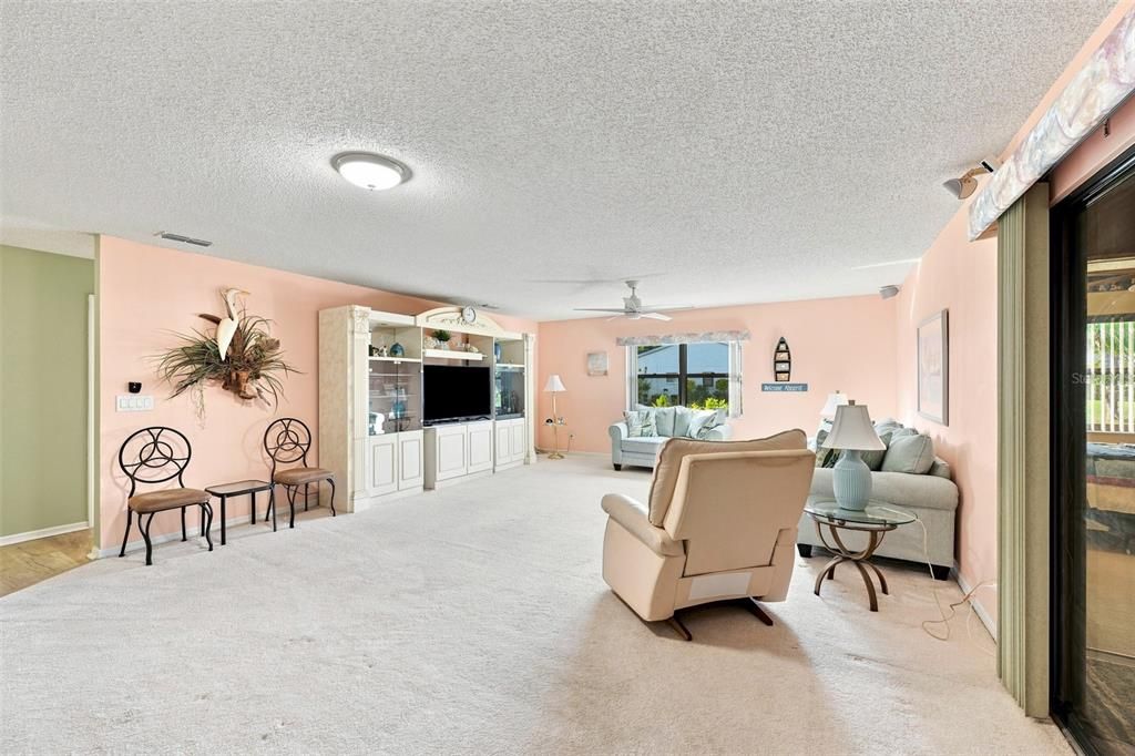 For Sale: $205,000 (2 beds, 2 baths, 1638 Square Feet)