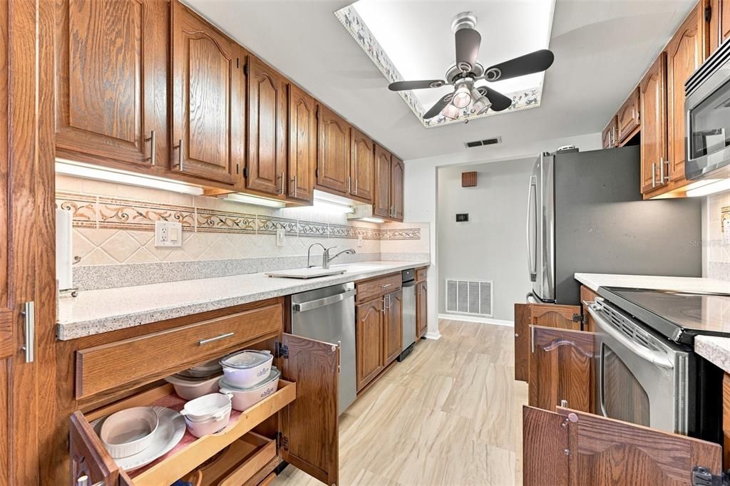 For Sale: $205,000 (2 beds, 2 baths, 1638 Square Feet)