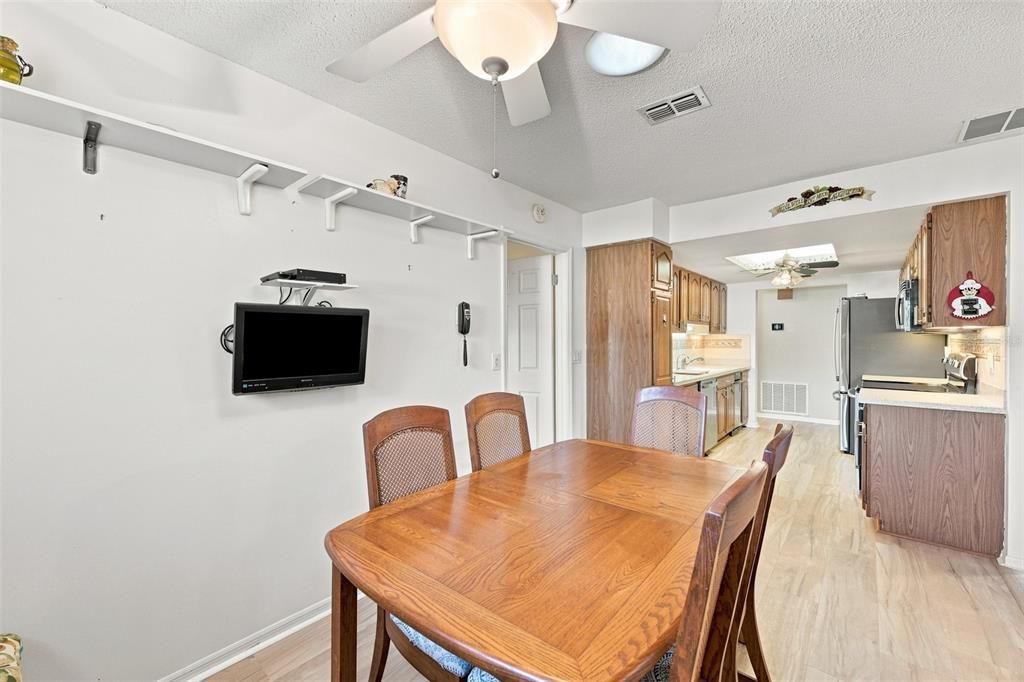 For Sale: $205,000 (2 beds, 2 baths, 1638 Square Feet)