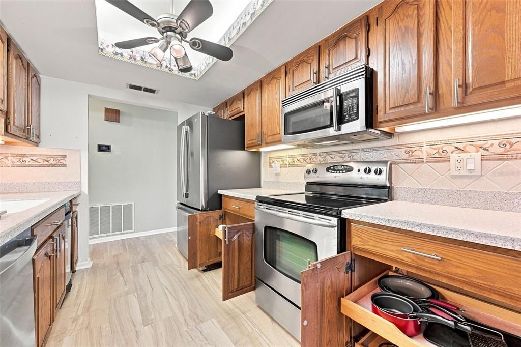 For Sale: $205,000 (2 beds, 2 baths, 1638 Square Feet)