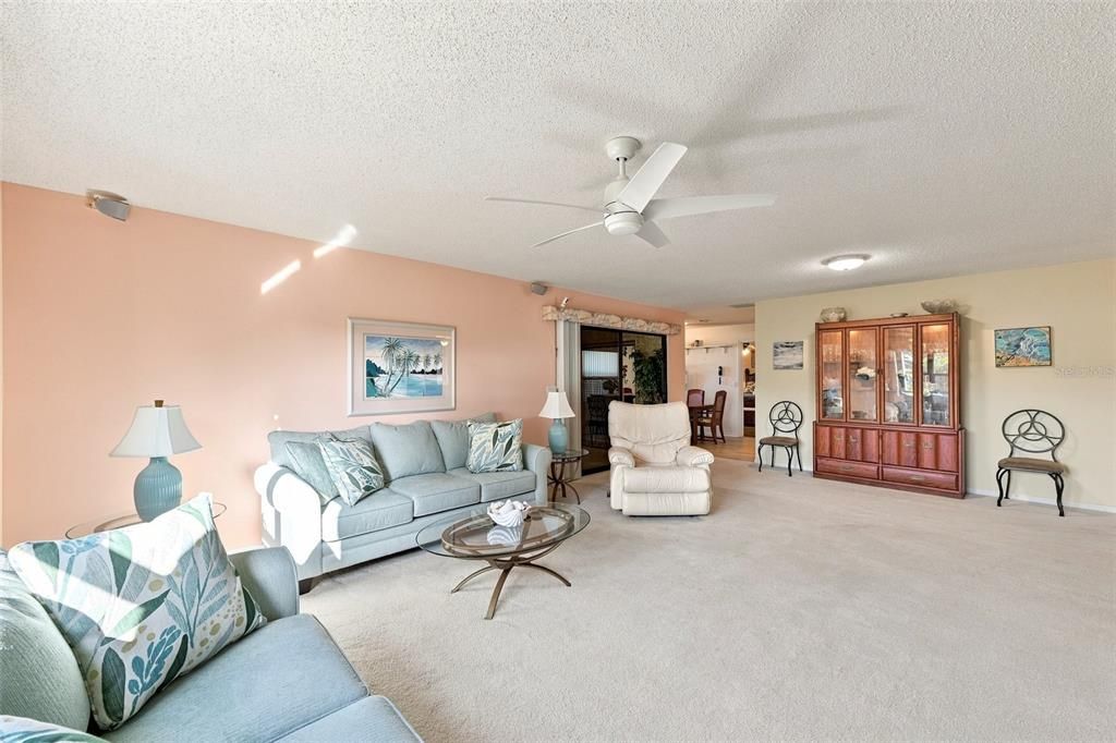 For Sale: $205,000 (2 beds, 2 baths, 1638 Square Feet)