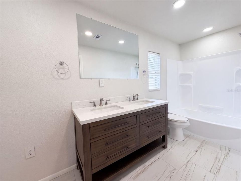 For Sale: $243,000 (3 beds, 2 baths, 1476 Square Feet)