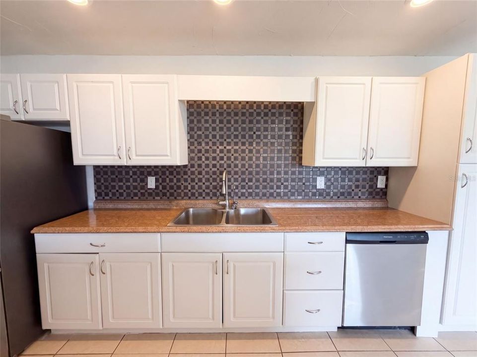 For Sale: $243,000 (3 beds, 2 baths, 1476 Square Feet)