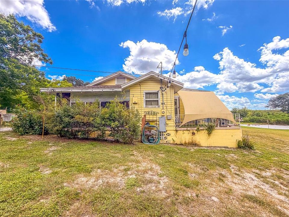 For Sale: $299,990 (3 beds, 2 baths, 1149 Square Feet)
