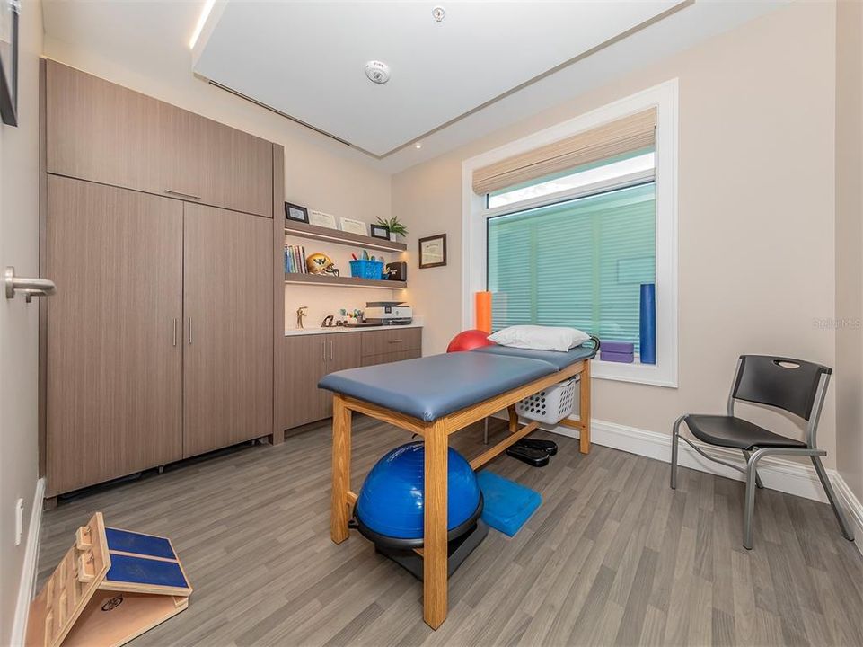 En Venta: $684,000 (2 camas, 2 baños, 2370 Pies cuadrados)