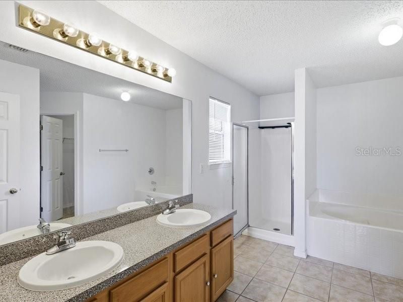 En Venta: $320,000 (4 camas, 3 baños, 2123 Pies cuadrados)