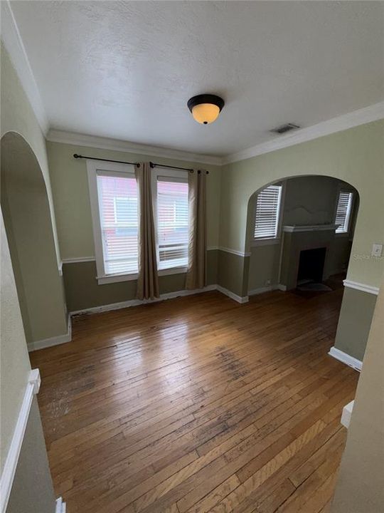 For Sale: $370,000 (2 beds, 1 baths, 1127 Square Feet)