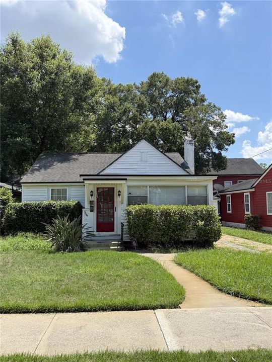 For Sale: $370,000 (2 beds, 1 baths, 1127 Square Feet)