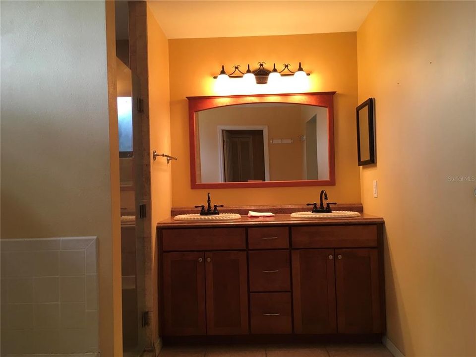 En Venta: $424,900 (4 camas, 2 baños, 2065 Pies cuadrados)