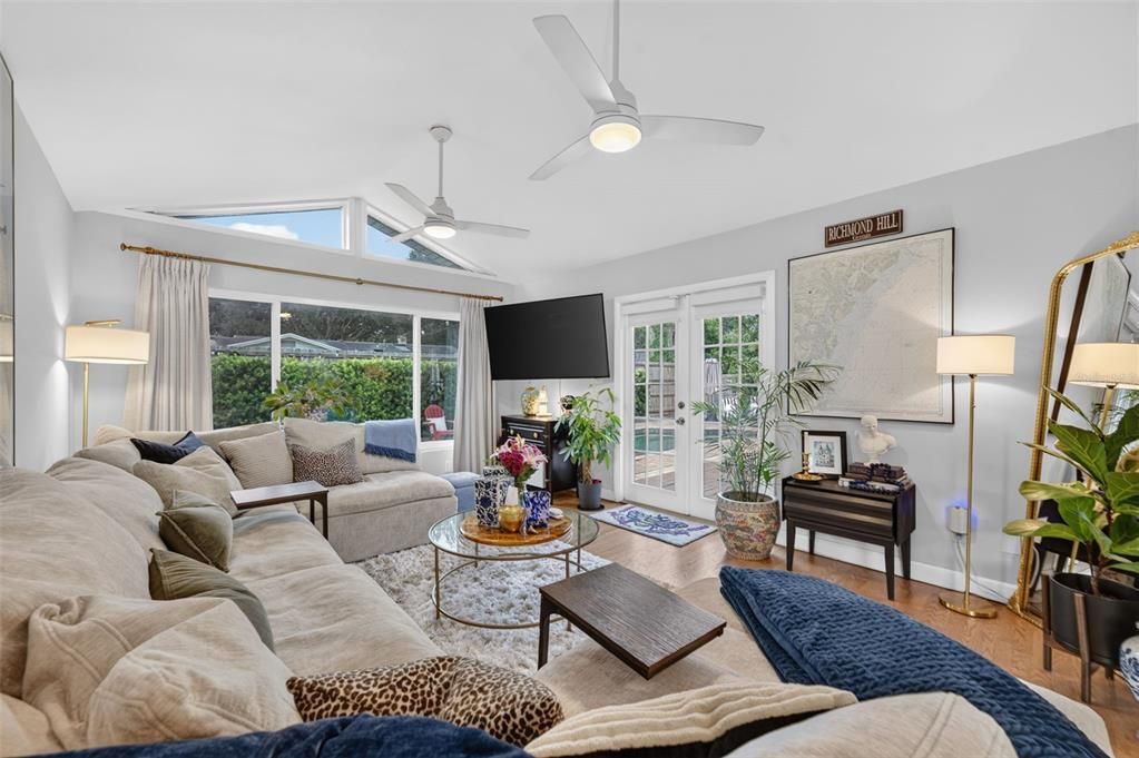 For Sale: $799,000 (3 beds, 2 baths, 1958 Square Feet)