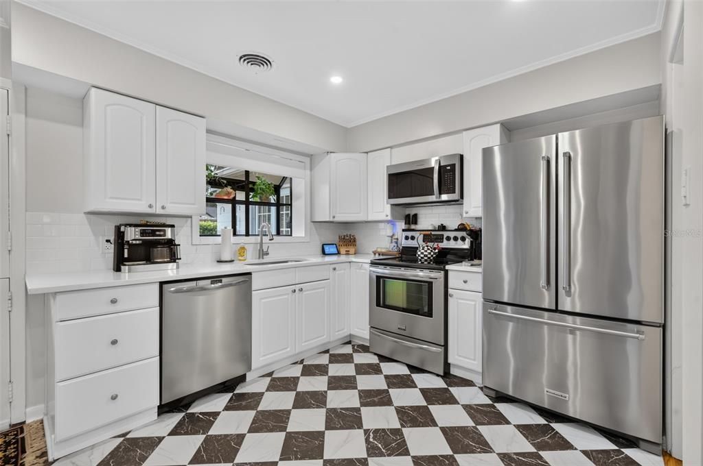 For Sale: $799,000 (3 beds, 2 baths, 1958 Square Feet)