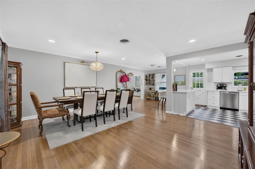 For Sale: $799,000 (3 beds, 2 baths, 1958 Square Feet)
