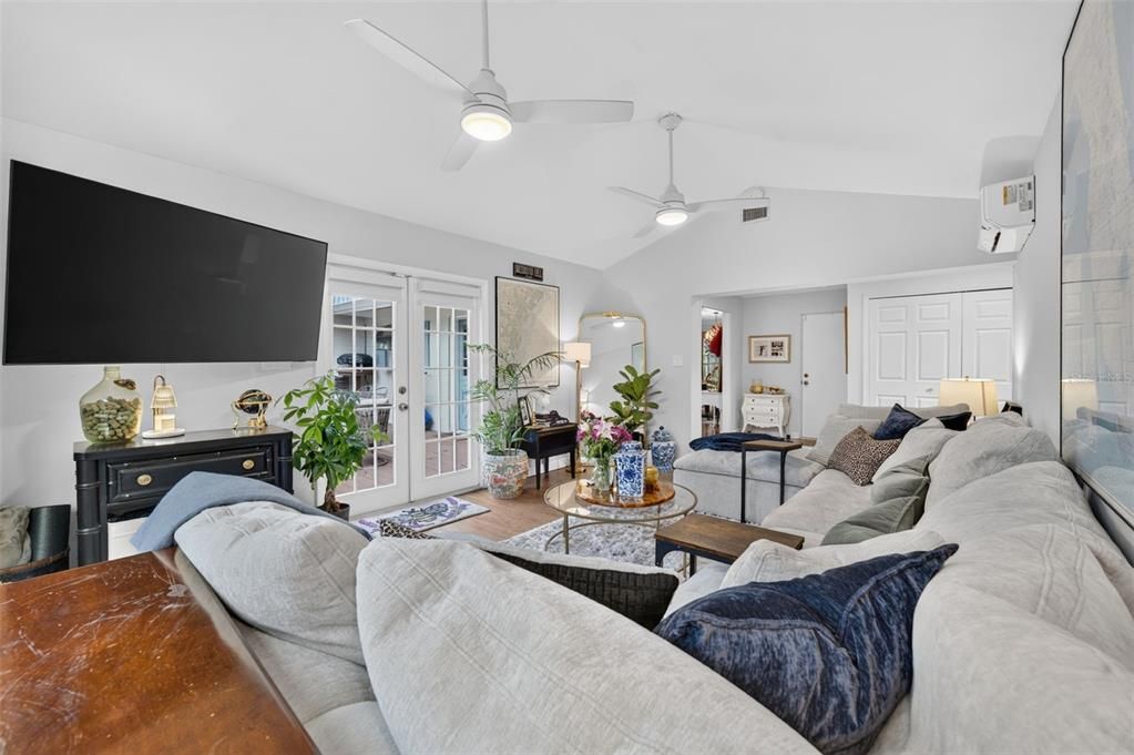 For Sale: $799,000 (3 beds, 2 baths, 1958 Square Feet)