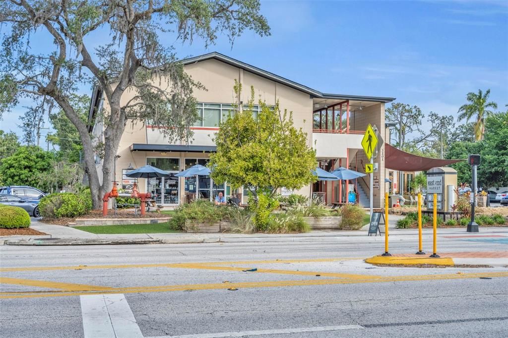 For Sale: $799,000 (3 beds, 2 baths, 1958 Square Feet)