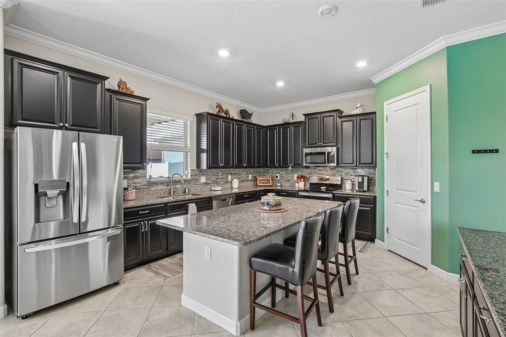 For Sale: $535,000 (5 beds, 3 baths, 3104 Square Feet)