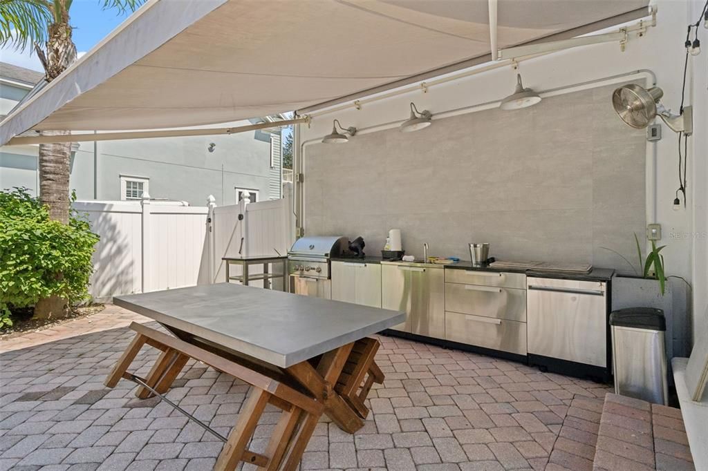 En Venta: $2,399,000 (6 camas, 5 baños, 4620 Pies cuadrados)
