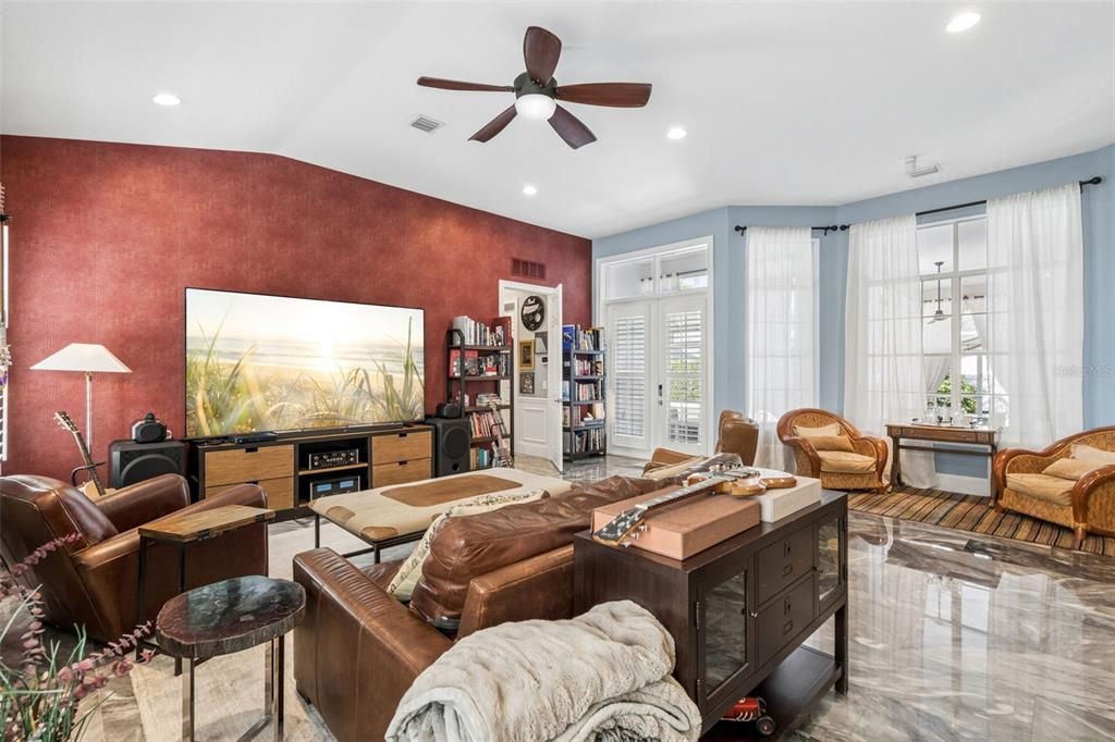 En Venta: $2,399,000 (6 camas, 5 baños, 4620 Pies cuadrados)