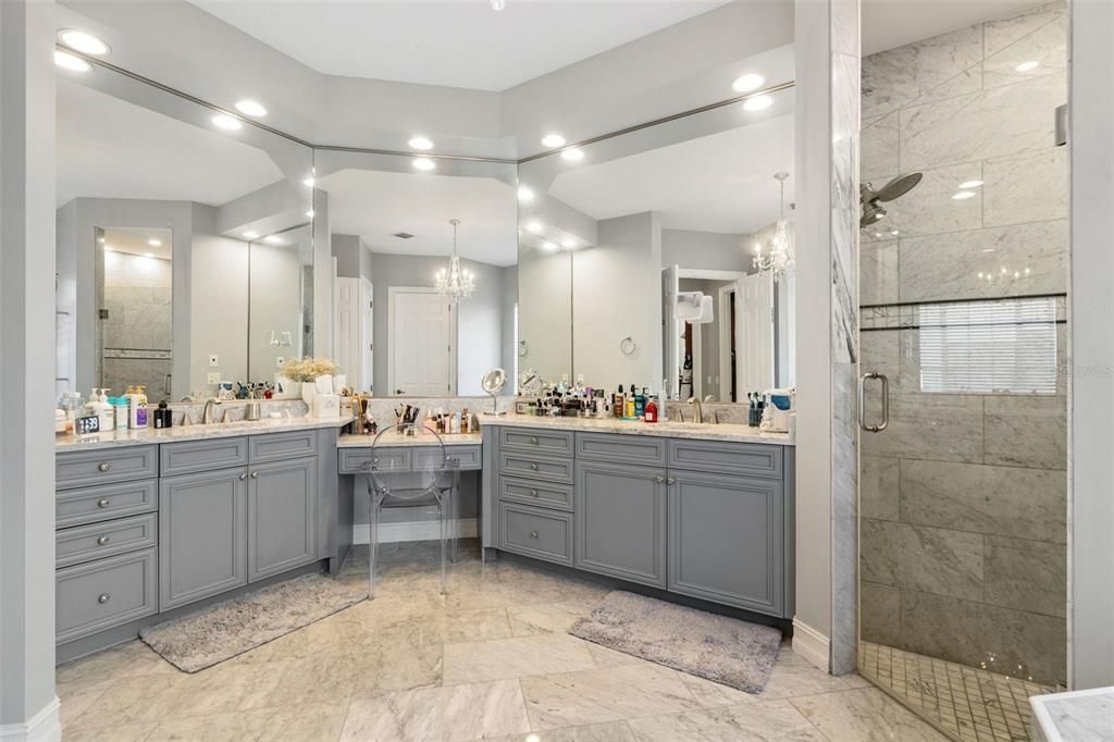 En Venta: $2,399,000 (6 camas, 5 baños, 4620 Pies cuadrados)