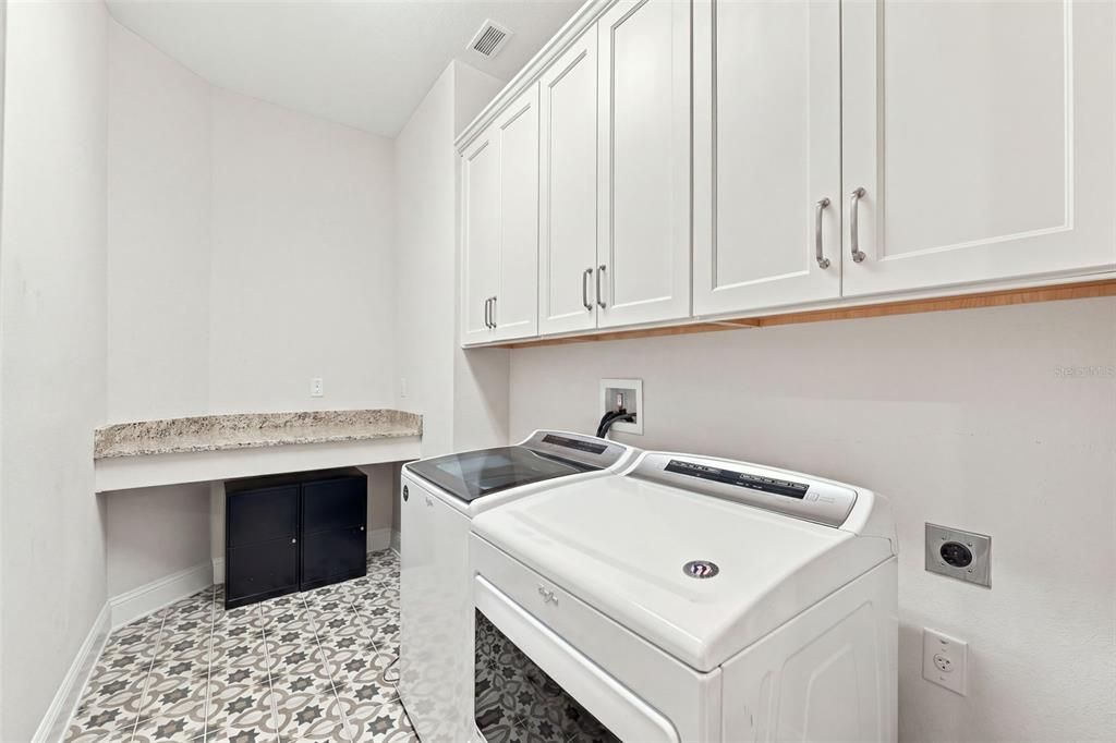 For Sale: $949,999 (4 beds, 3 baths, 3279 Square Feet)