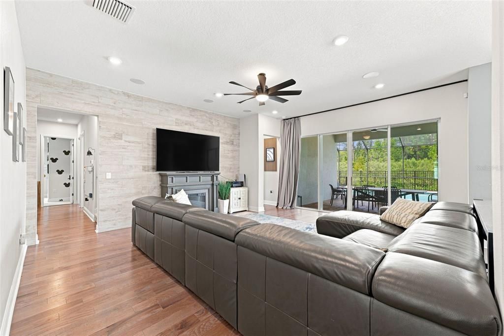 For Sale: $949,999 (4 beds, 3 baths, 3279 Square Feet)