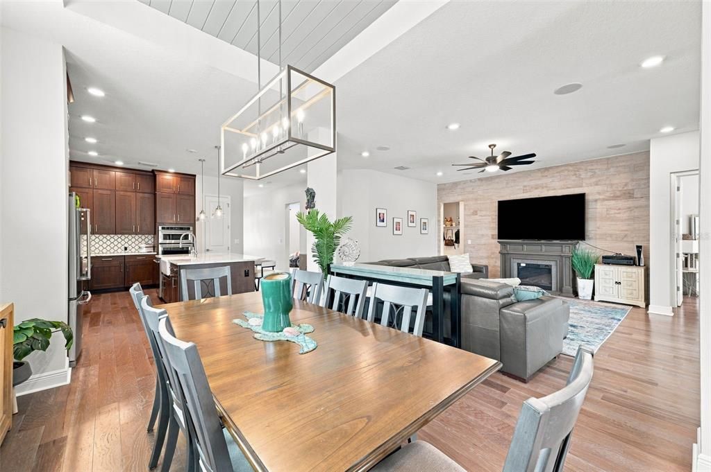 For Sale: $949,999 (4 beds, 3 baths, 3279 Square Feet)