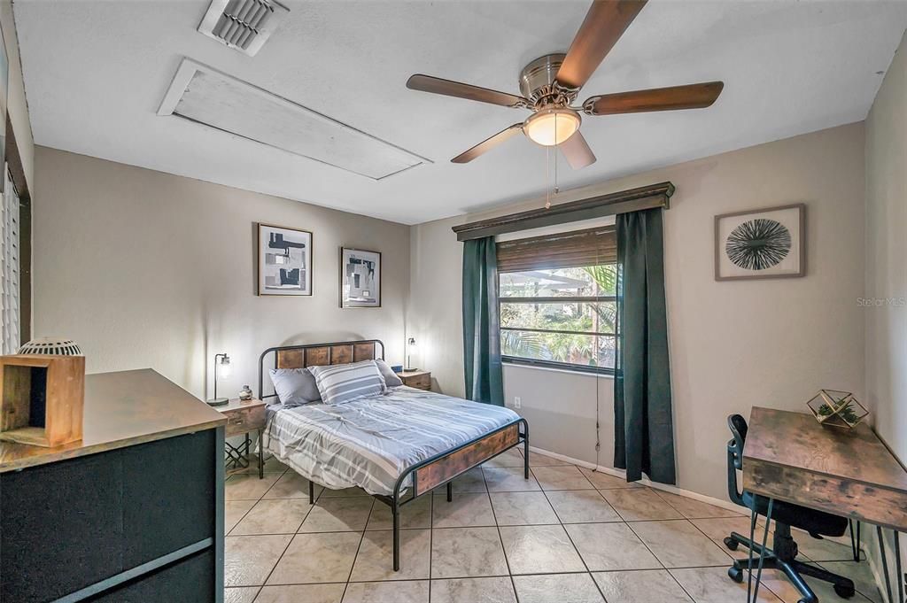 For Rent: $1,395 (2 beds, 1 baths, 894 Square Feet)