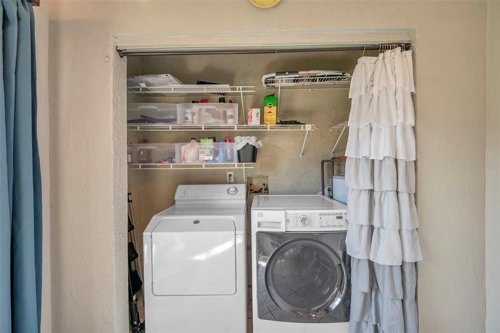 For Rent: $1,395 (2 beds, 1 baths, 894 Square Feet)