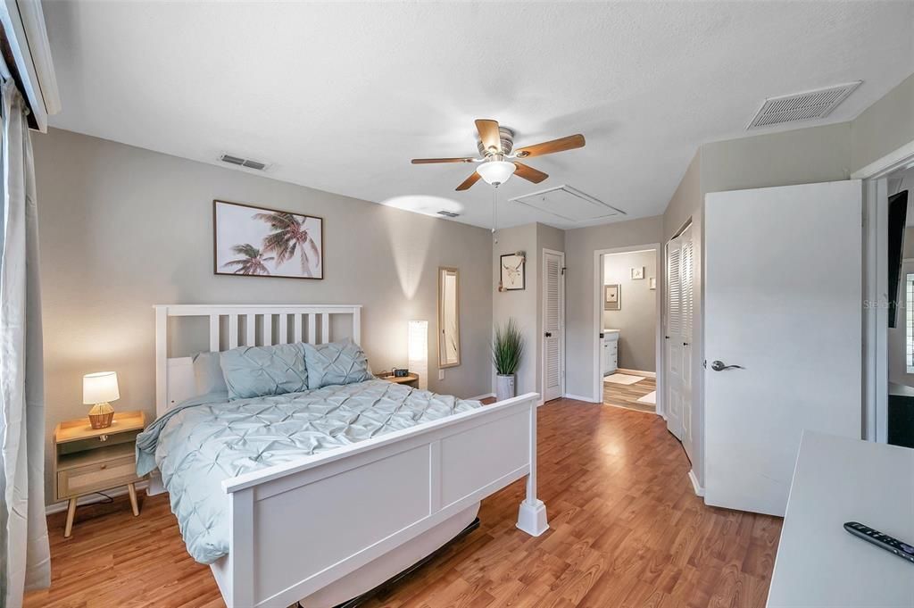 For Rent: $1,395 (2 beds, 1 baths, 894 Square Feet)