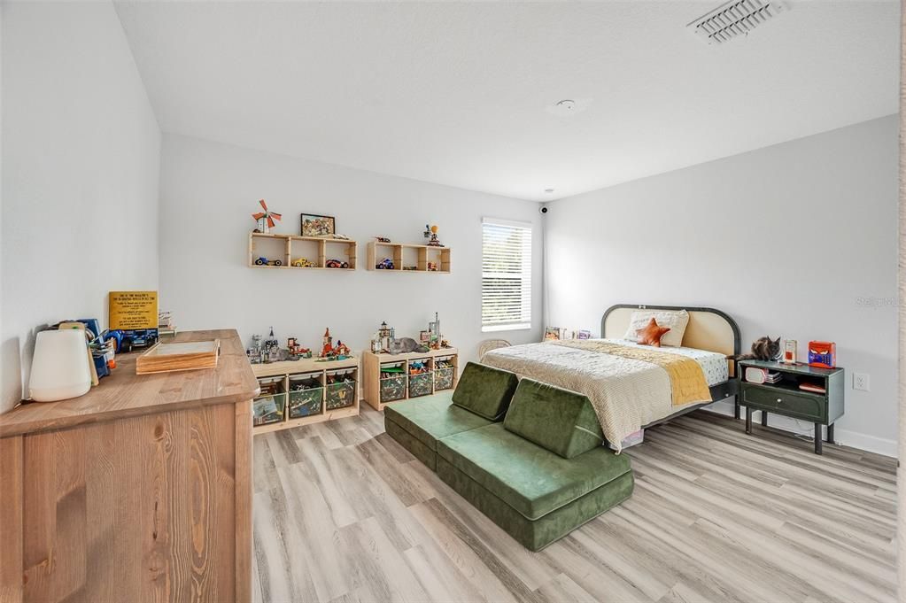 For Sale: $520,000 (5 beds, 3 baths, 3438 Square Feet)