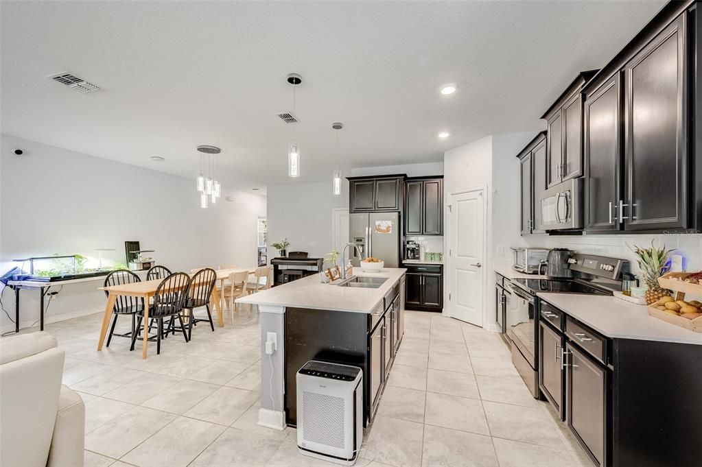 For Sale: $520,000 (5 beds, 3 baths, 3438 Square Feet)