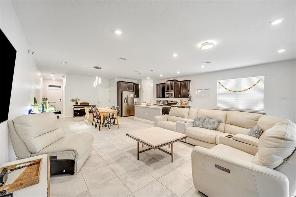 For Sale: $520,000 (5 beds, 3 baths, 3438 Square Feet)