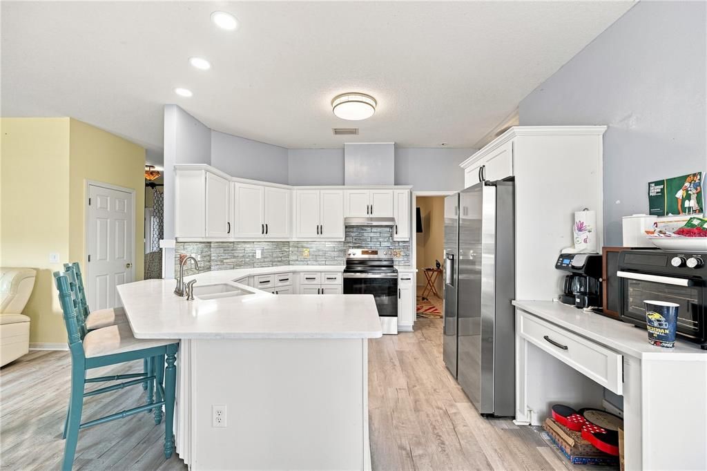 For Sale: $360,000 (3 beds, 3 baths, 2006 Square Feet)
