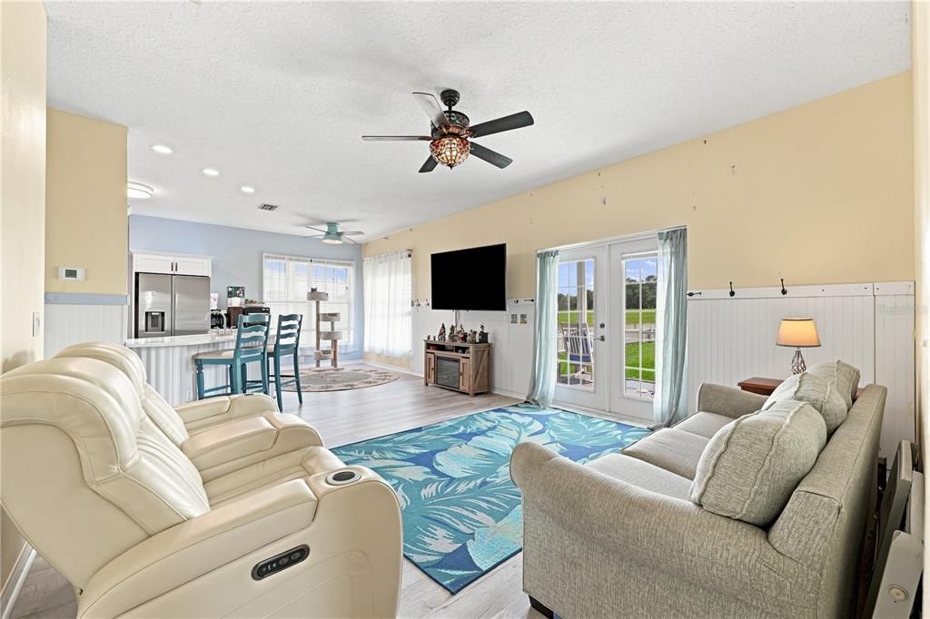 For Sale: $360,000 (3 beds, 3 baths, 2006 Square Feet)