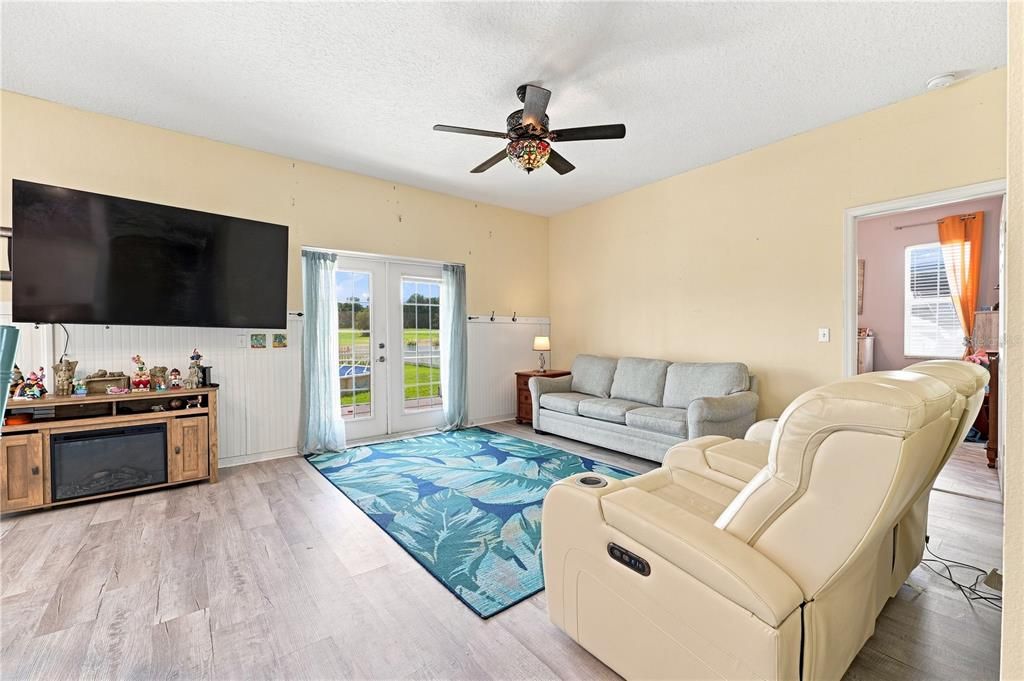 For Sale: $360,000 (3 beds, 3 baths, 2006 Square Feet)