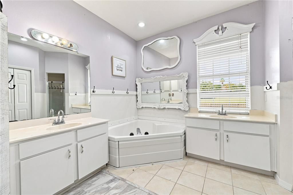 For Sale: $360,000 (3 beds, 3 baths, 2006 Square Feet)