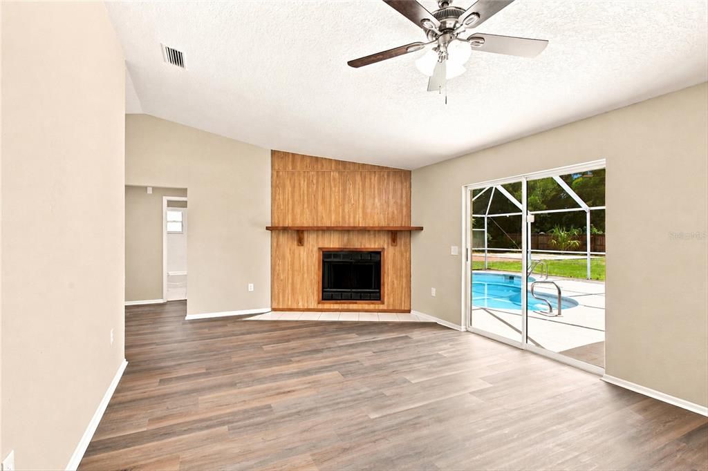 For Sale: $370,000 (3 beds, 2 baths, 1732 Square Feet)