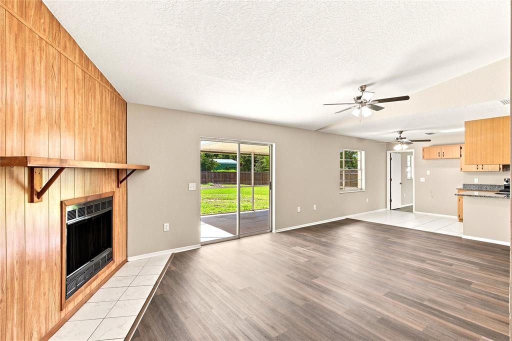 For Sale: $370,000 (3 beds, 2 baths, 1732 Square Feet)