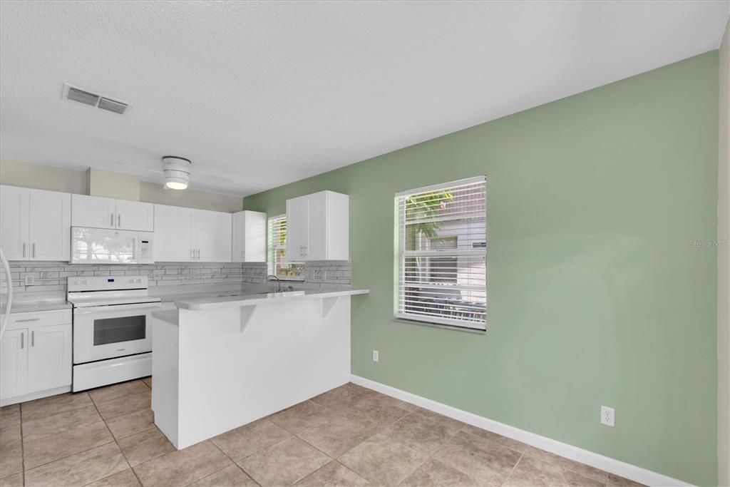 En Venta: $275,000 (2 camas, 1 baños, 907 Pies cuadrados)