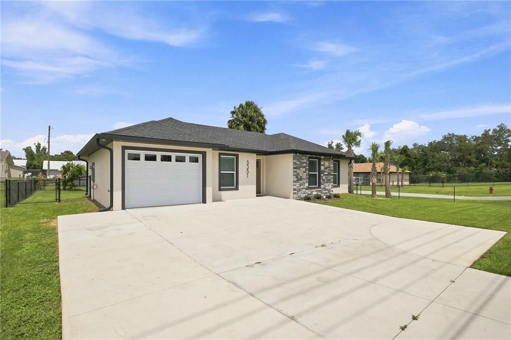For Sale: $229,000 (3 beds, 2 baths, 1064 Square Feet)