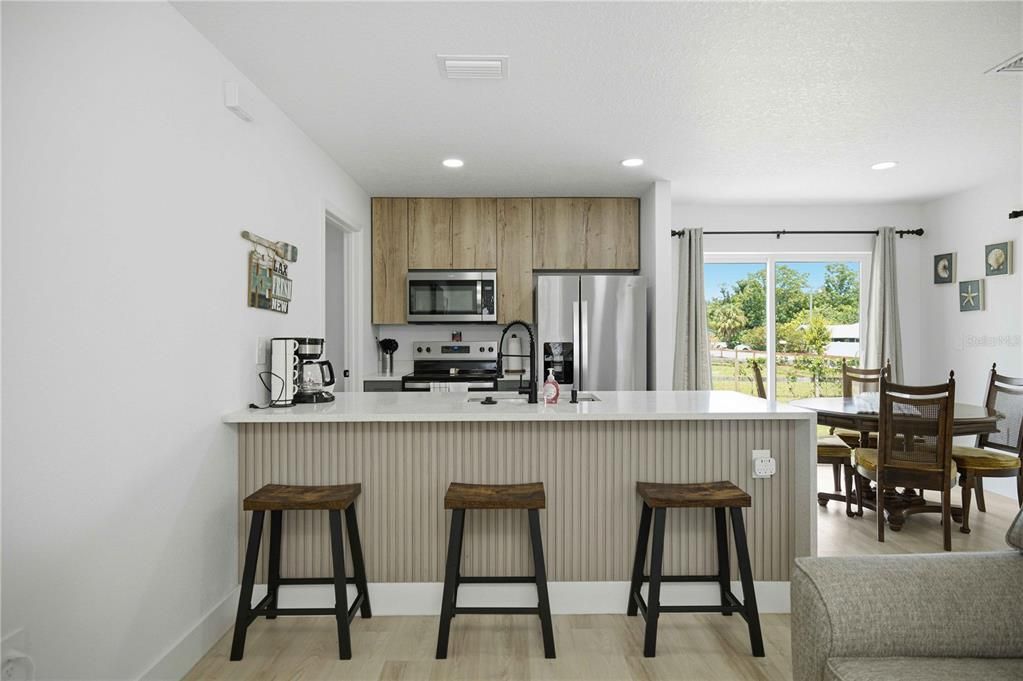 For Sale: $229,000 (3 beds, 2 baths, 1064 Square Feet)