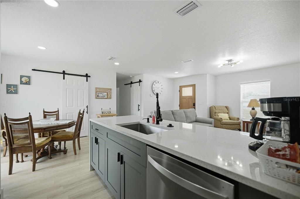 For Sale: $229,000 (3 beds, 2 baths, 1064 Square Feet)