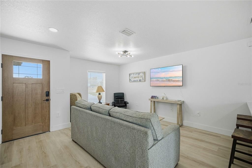 For Sale: $229,000 (3 beds, 2 baths, 1064 Square Feet)