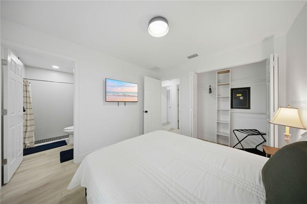 For Sale: $229,000 (3 beds, 2 baths, 1064 Square Feet)