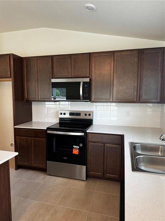For Rent: $2,395 (3 beds, 2 baths, 1541 Square Feet)