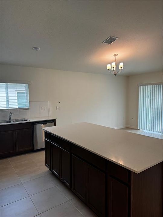 For Rent: $2,395 (3 beds, 2 baths, 1541 Square Feet)