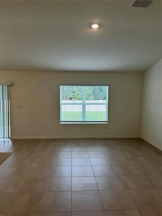 For Rent: $2,395 (3 beds, 2 baths, 1541 Square Feet)