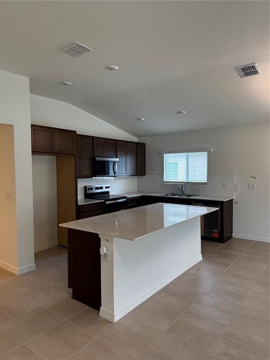 For Rent: $2,395 (3 beds, 2 baths, 1541 Square Feet)